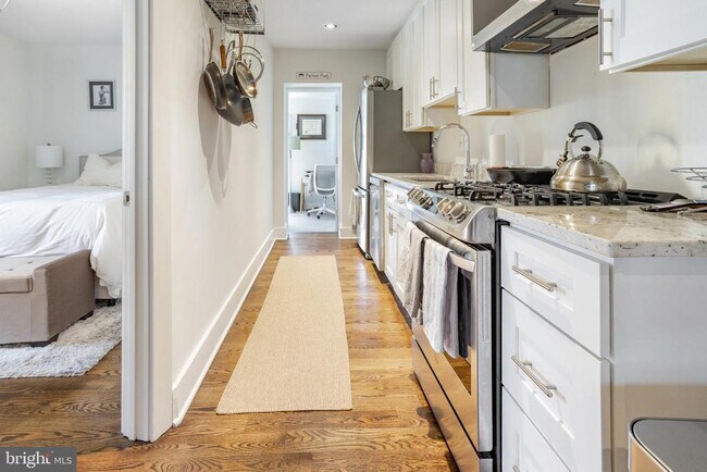 Building Photo - 1659 Holbrook St NE