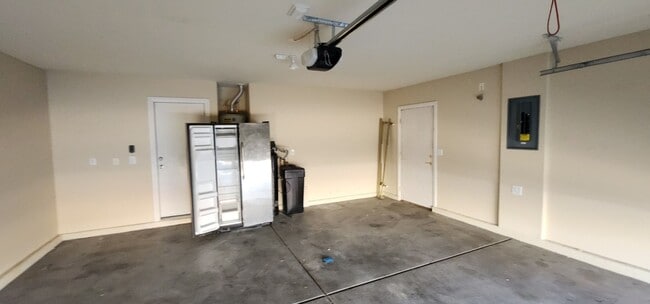 Building Photo - Great single Story Home in Southwest locat...