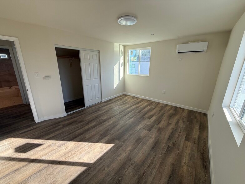 Building Photo - 1653 W 204th St