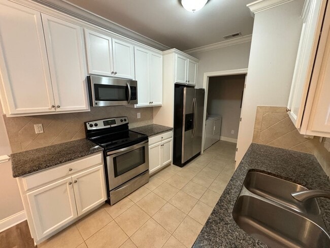 Building Photo - Gated Community nestled in Anderson Creek area