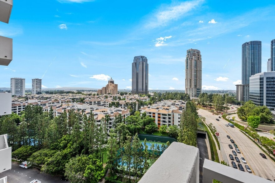 Building Photo - 2160 Century Park E