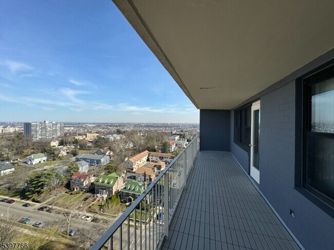 Building Photo - 285 Aycrigg Ave