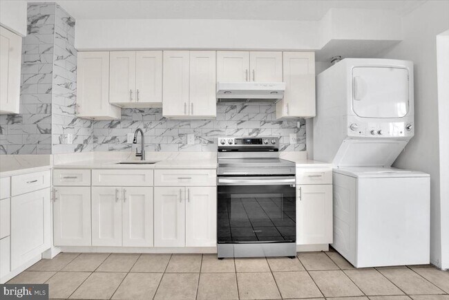 Building Photo - 3709 S George Mason Dr
