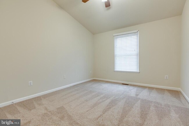 Building Photo - 8627 Trail View Dr