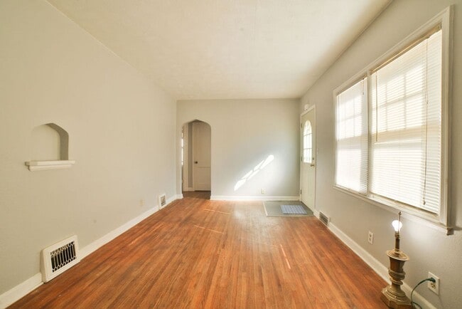 Building Photo - 715 S West Ave