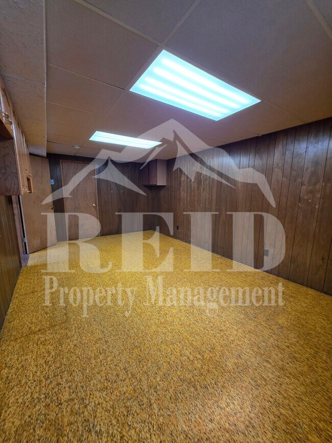 Building Photo - Central Kitsap Home with Large Fenced Yard Close to Shopping, Base, & Kitsap Lake