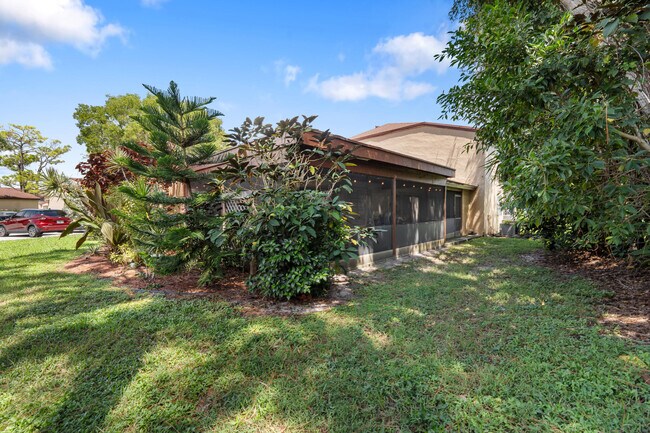Building Photo - 908 Lakeview Cir