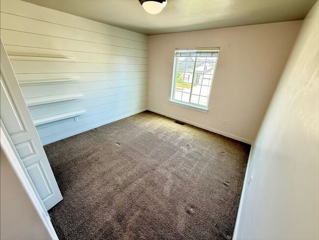 Building Photo - 4 Bedroom with 3 Car Garage in Meridian