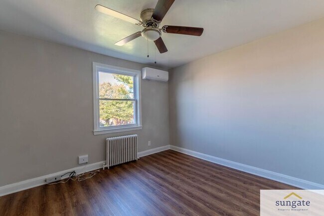 Building Photo - 1410 Dartmouth Ave
