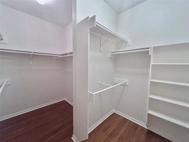 Building Photo - 2519 Silver Meadow Dr