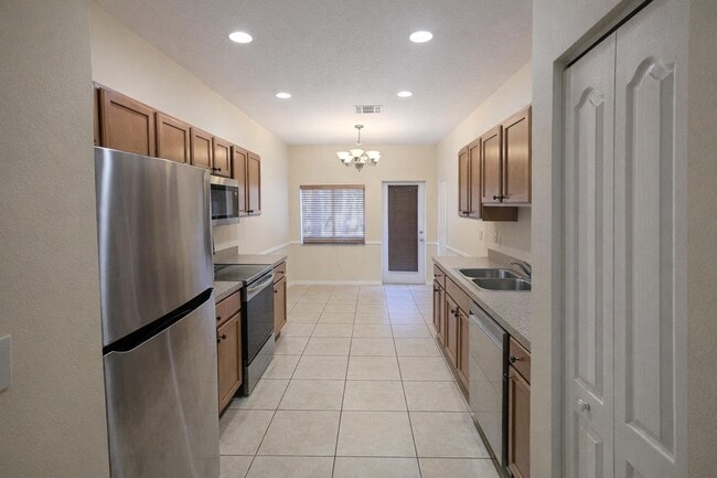 Building Photo - 2141 SE Fern Park Dr