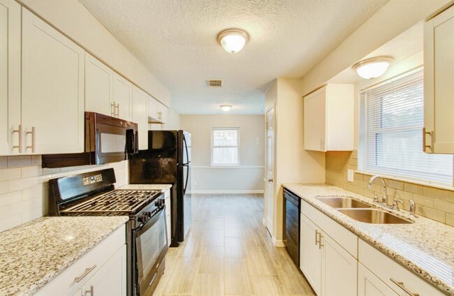 Building Photo - 29502 Raestone St