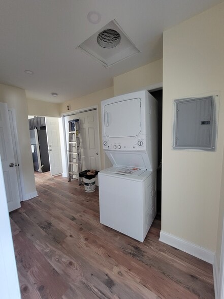 Laundry/ Hall - 71 Bellevue Ave