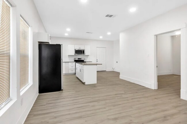 Building Photo - 2105 Walnut St