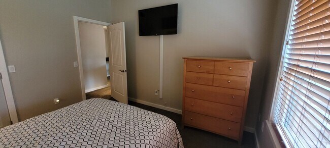 Building Photo - Monterra 2 bedroom 2 Bath on Main level