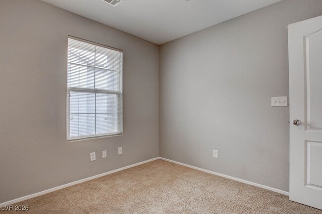 Building Photo - 27 Hudson Canyon St