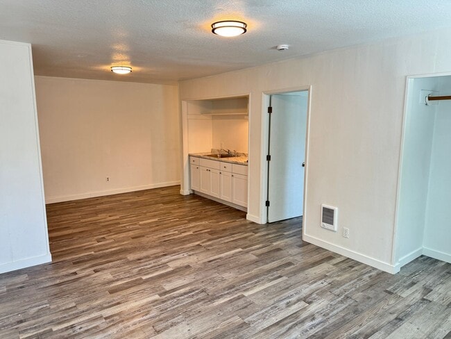 Building Photo - 1 bedroom apartment in Eugene!