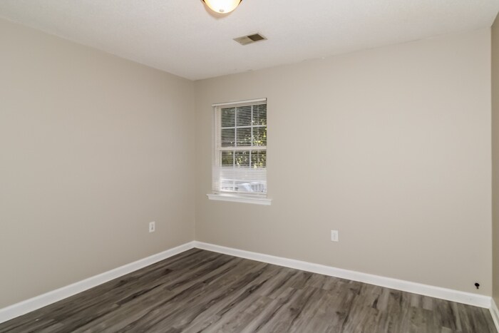Building Photo - 213 Taylor Dr
