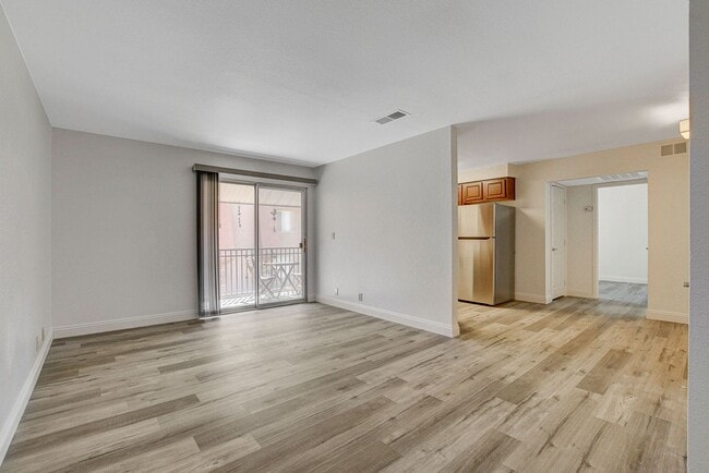 Building Photo - SINGLE BEDROOM CONDO IN GUARD GATED COMMUN...