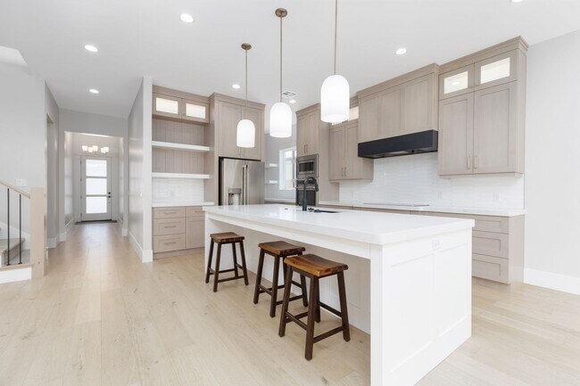 Building Photo - Wonderful 5 bedroom 4 bath home built by New Trend Construction