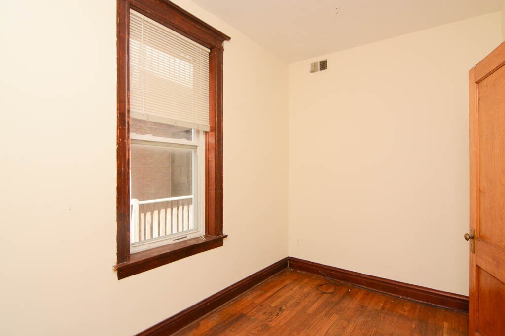 Building Photo - 852 N Leavitt