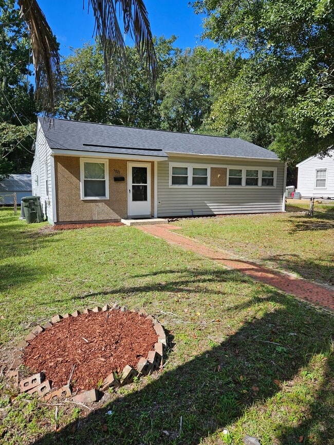 Building Photo - Fully Renovated Hanahan Home!