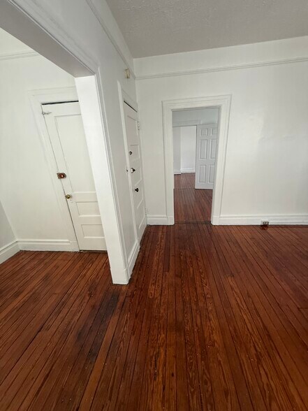 Building Photo - 22 Sherwood Ave