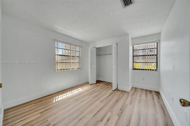 Building Photo - 777 SW 9th Ave