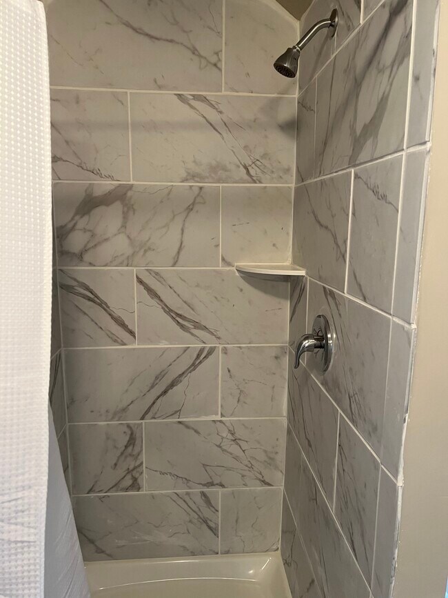 Building Photo - 140 W Evergreen St