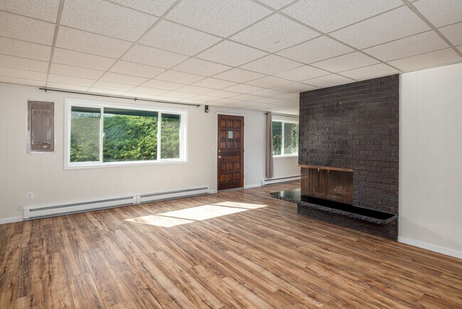 Building Photo - 603-605.5-6055 N Virginia Rd