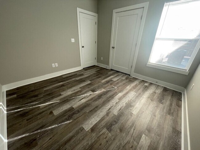 Building Photo - 16271/73 Ike Ct