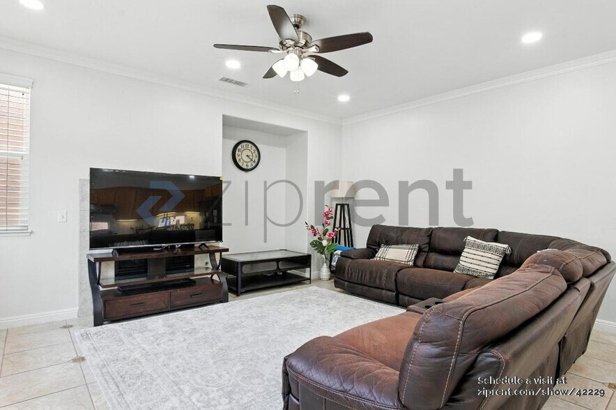 Building Photo - 7956 Barnstormer Ct