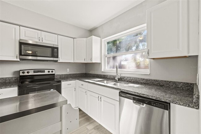 Building Photo - 4350 1st Ave S