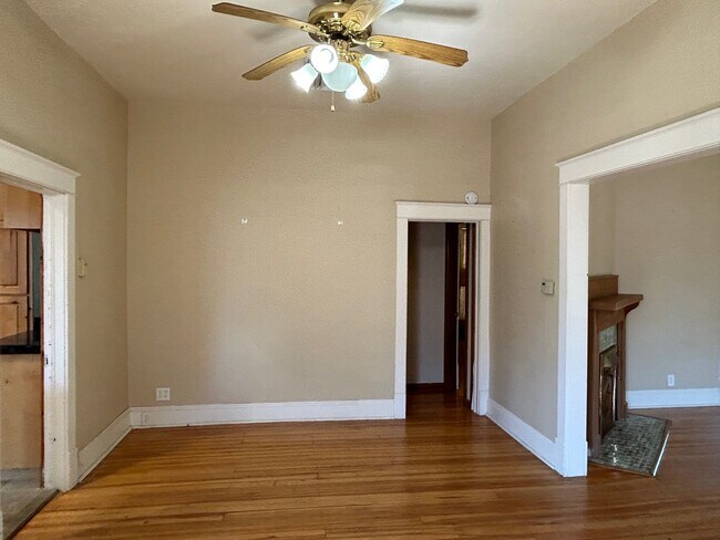 Building Photo - 927 Chipeta Ave