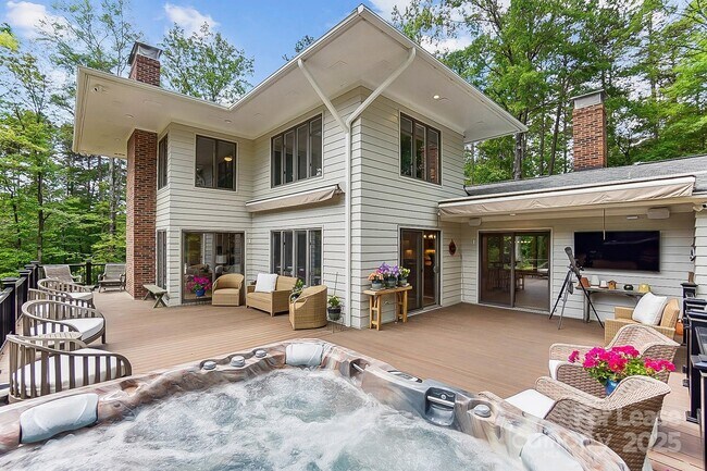 Building Photo - 115 Forest Cliff Ct NE