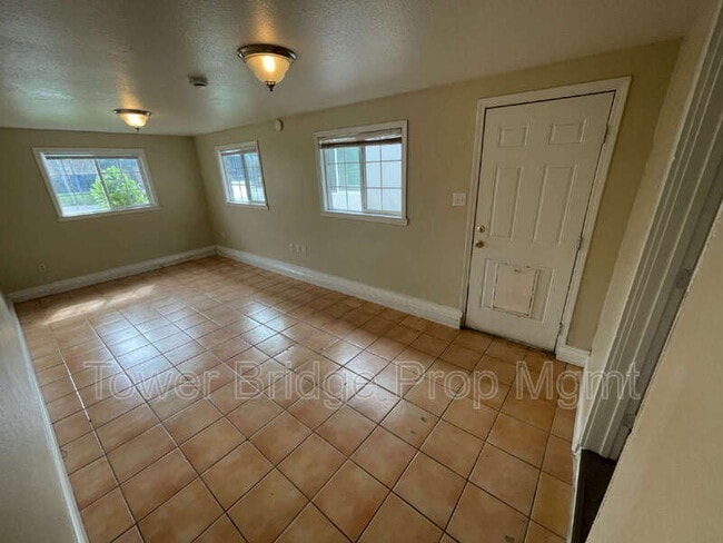 Building Photo - 2841 Taft St