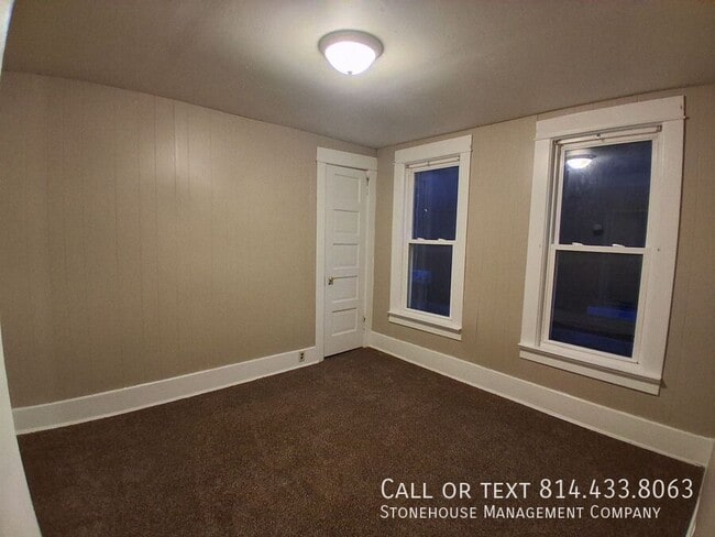 Building Photo - 622 E 6th St