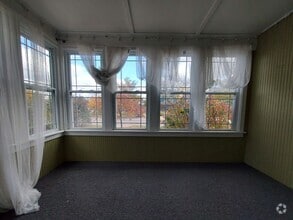 Building Photo - Large Mainfloor Duplex (1 Bed)