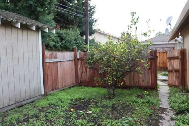 Building Photo - 3 Bedroom/ 2 Bath Original Rancher in Santa Clara