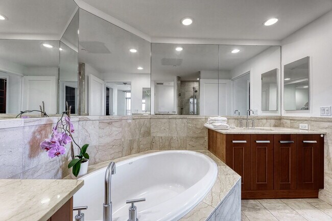 Building Photo - 8100 River Rd