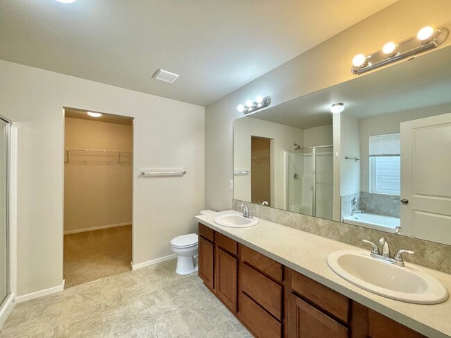 Building Photo - Modern 2017 Built Home in Silver Lake