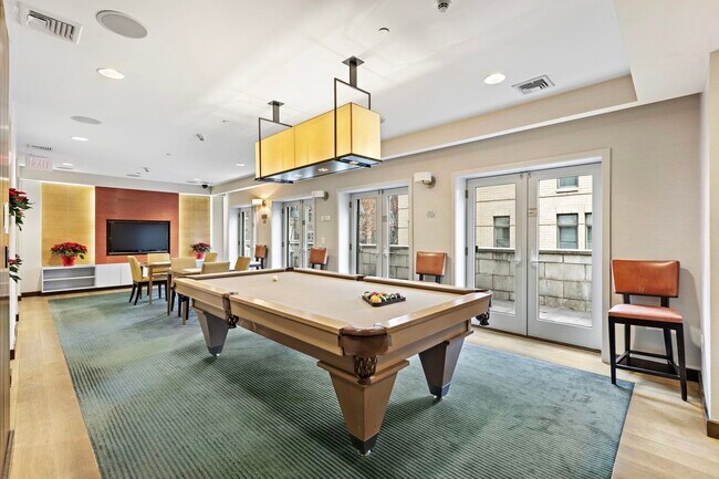 Building Photo - 250 Henley Pl