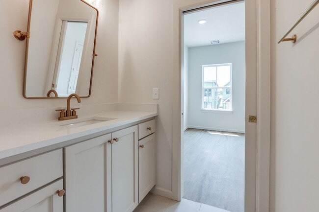 Building Photo - Urban living in Edmond