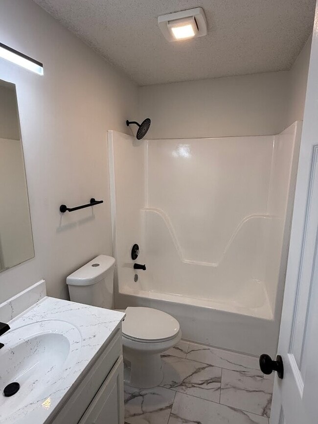 Building Photo - Spacious 4 bedrooms and 2 full baths home located on S Franklin St in Spring Hill