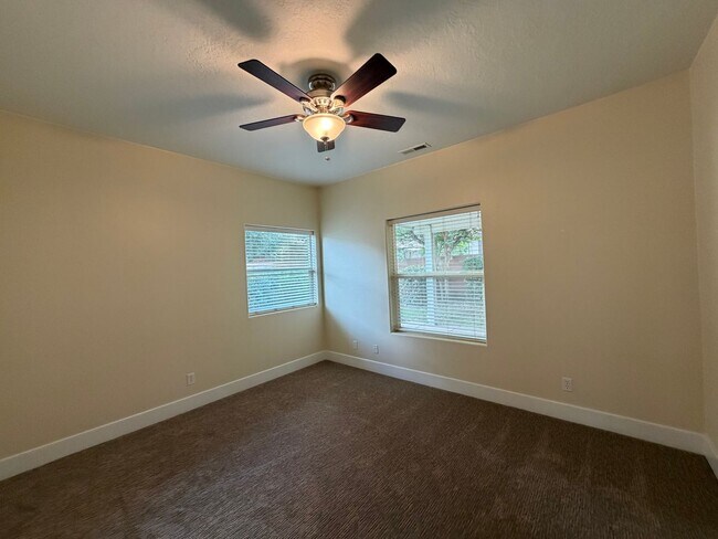 Building Photo - 135 Orchard Ln