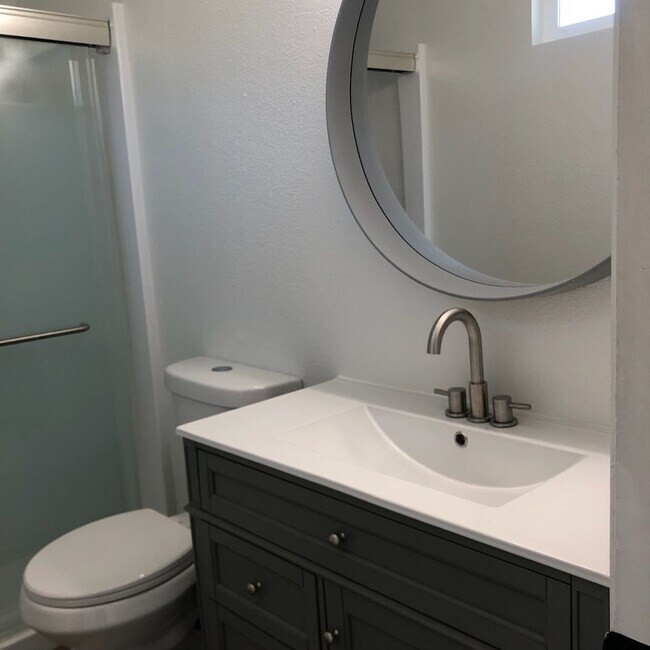 Building Photo - South Bakersfield Home