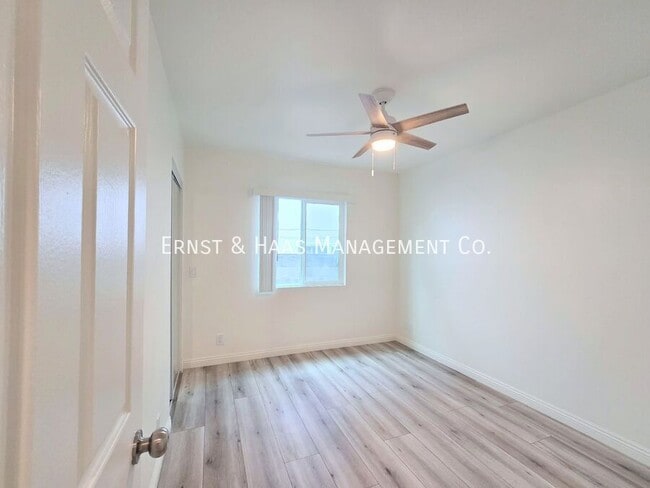 Building Photo - 1084 Walnut Ave