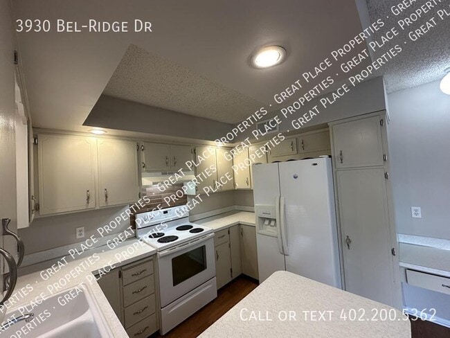 Building Photo - 3930 Bel-Ridge Dr