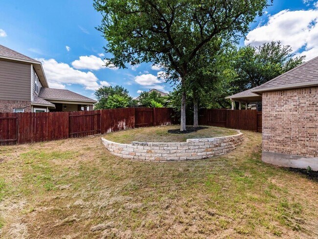Building Photo - 205 Choke Canyon Ln