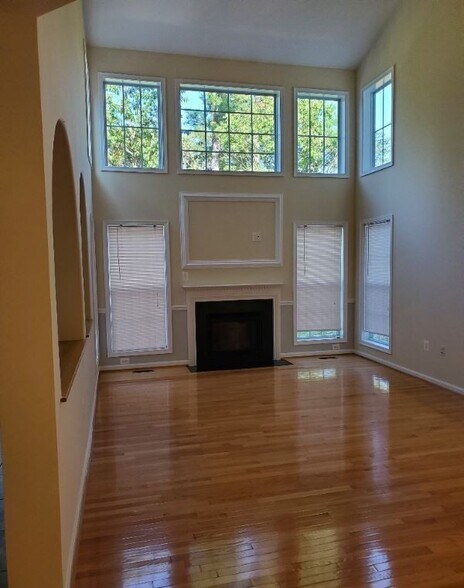 Building Photo - 9255 Glen Meadow Ln